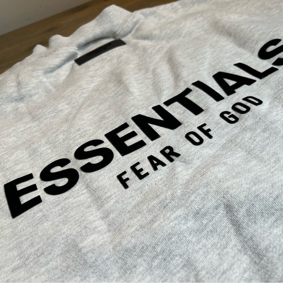 Essentials Crewneck Cream Color - 100% Authentic - Picture 4 of 8